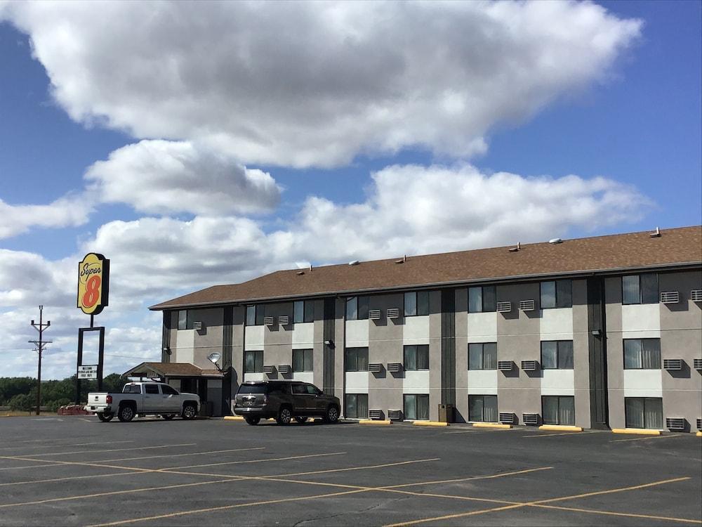 Super 8 By Wyndham Miles City Exterior photo