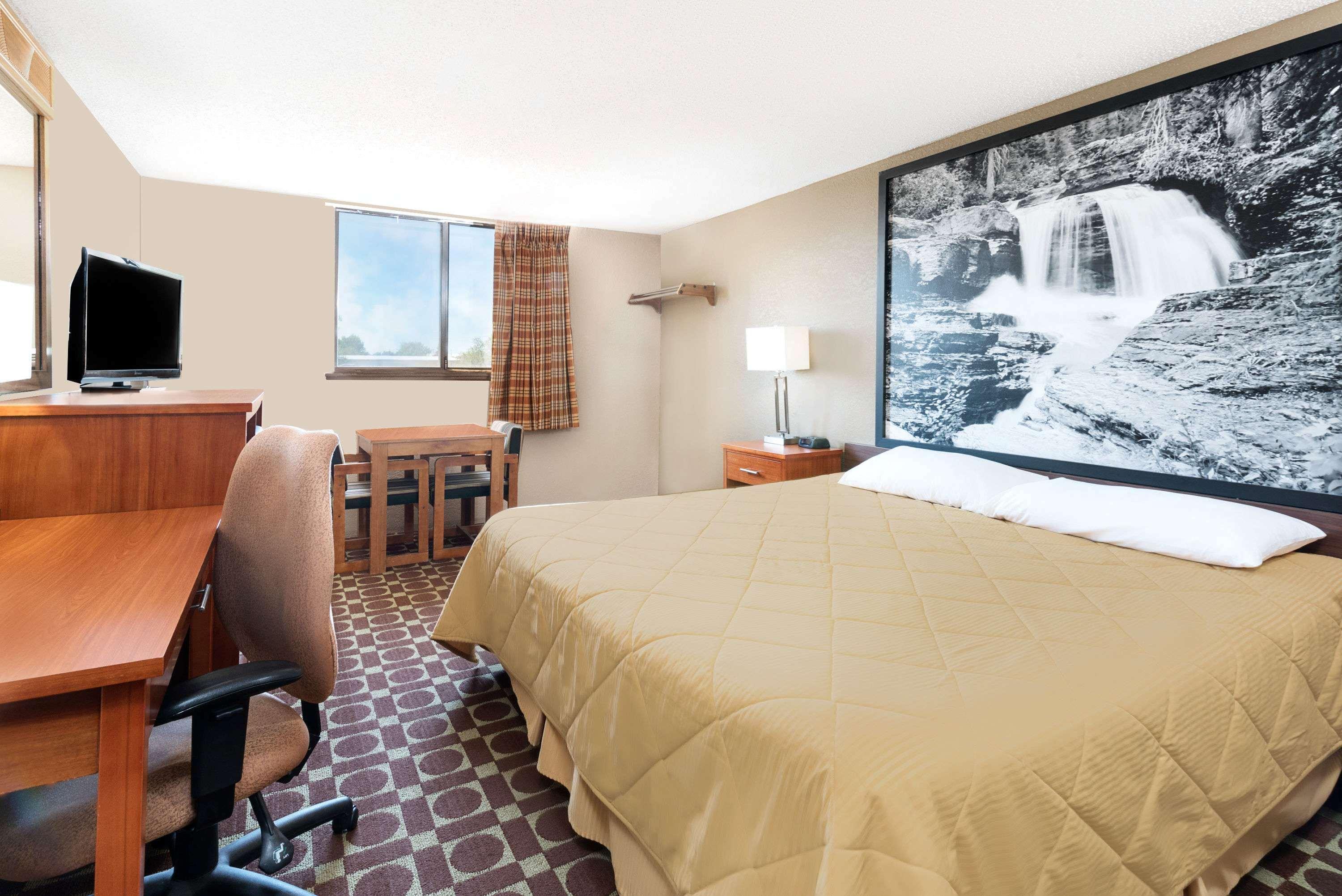 Super 8 By Wyndham Miles City Exterior photo