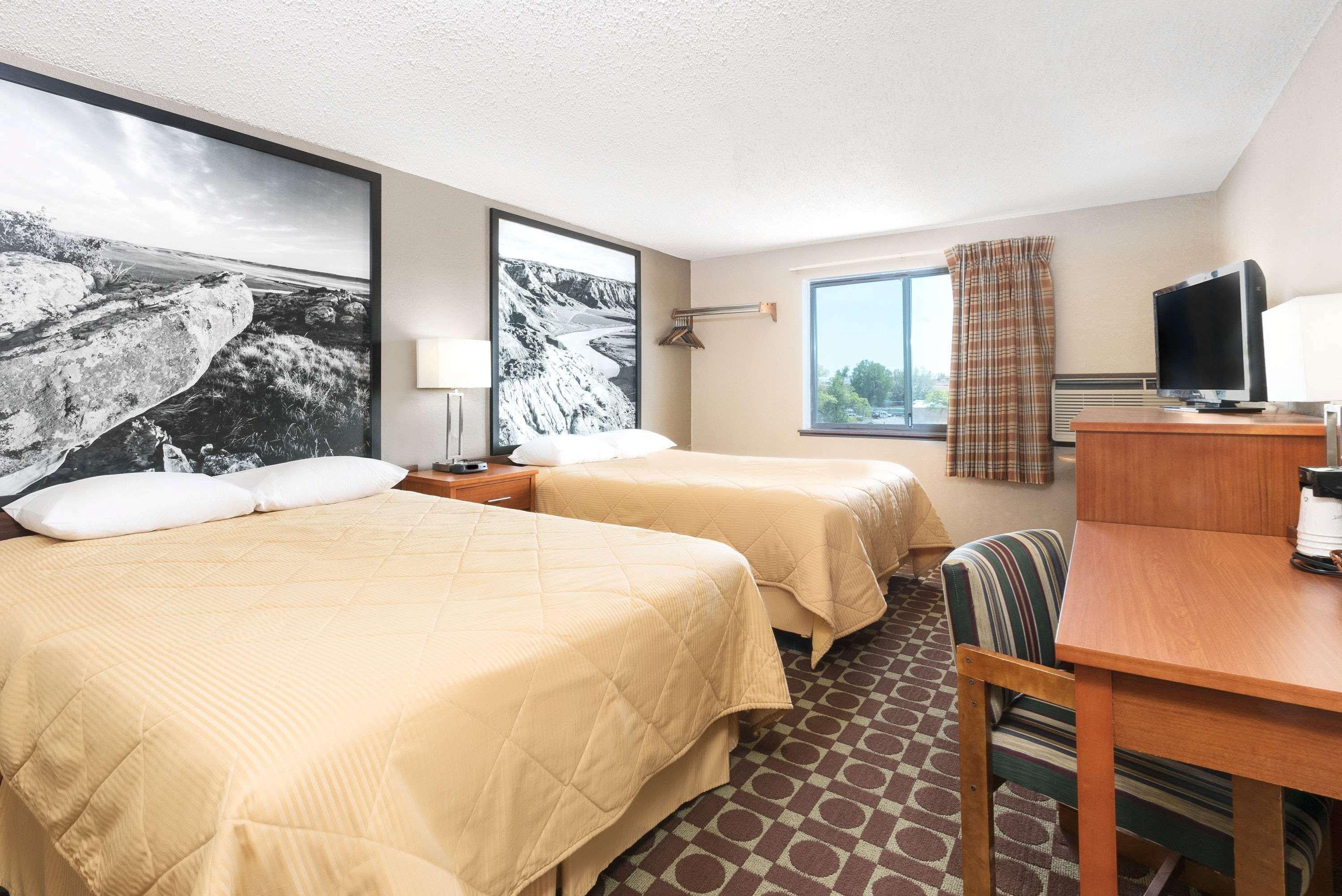 Super 8 By Wyndham Miles City Exterior photo