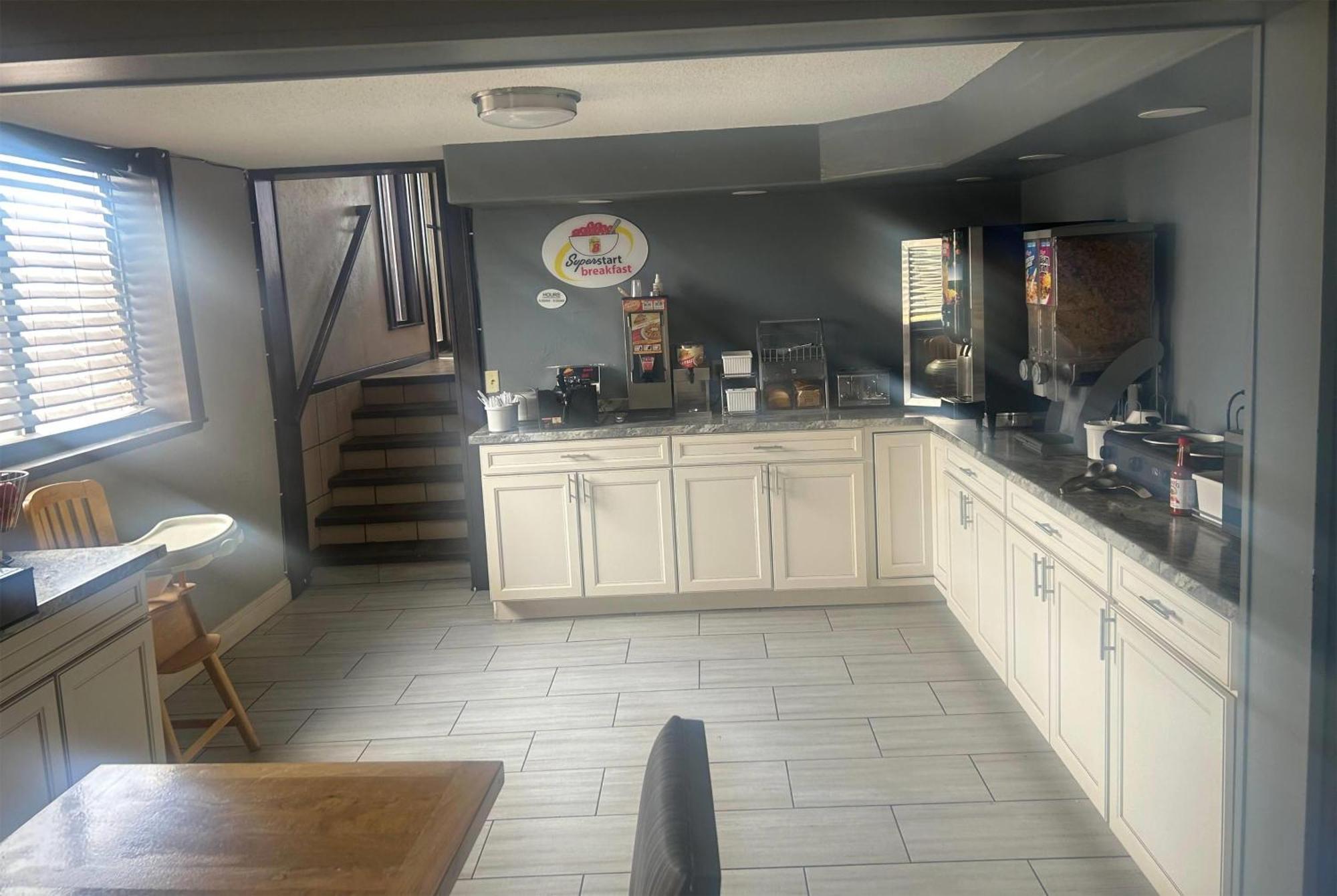 Super 8 By Wyndham Miles City Exterior photo