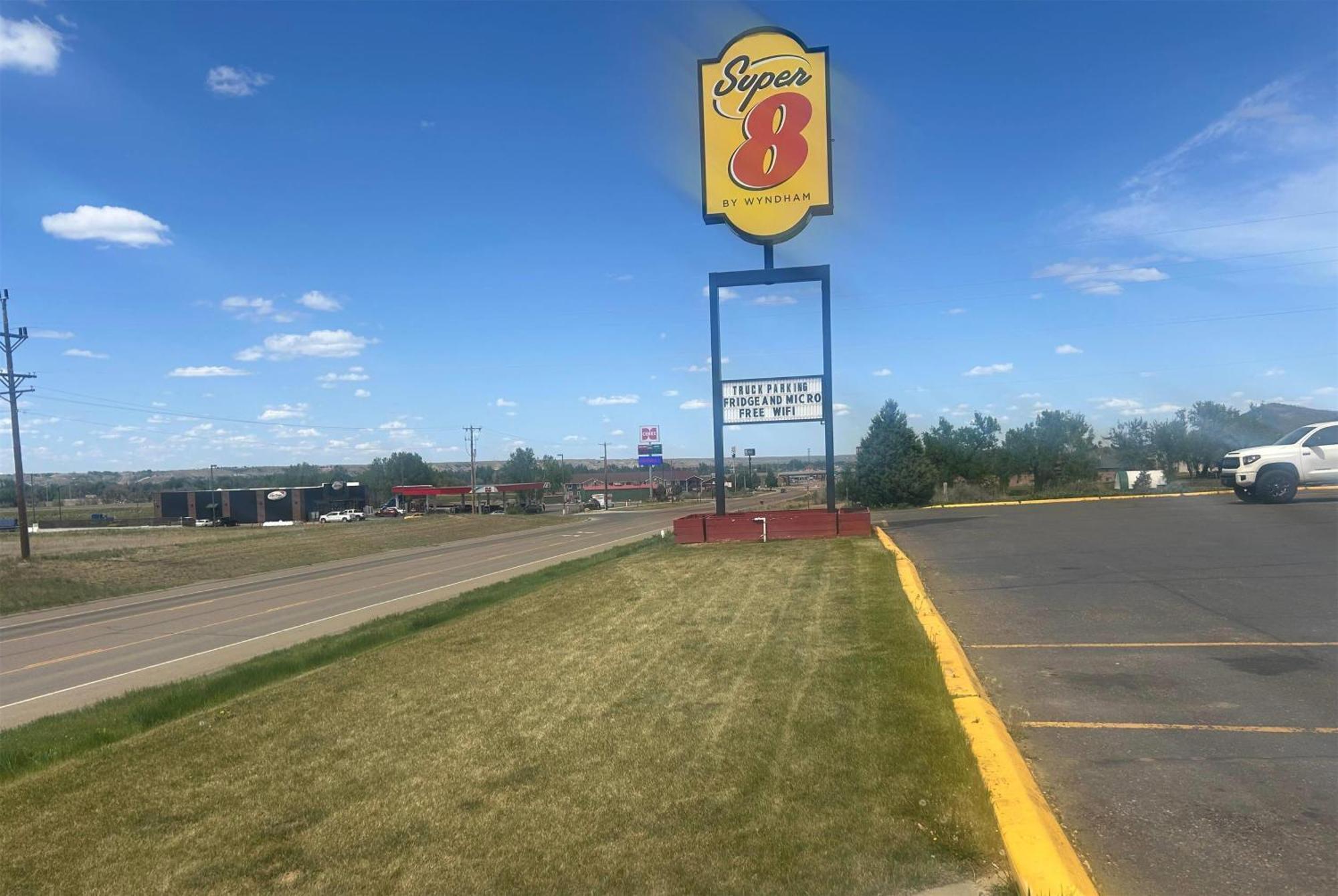 Super 8 By Wyndham Miles City Exterior photo
