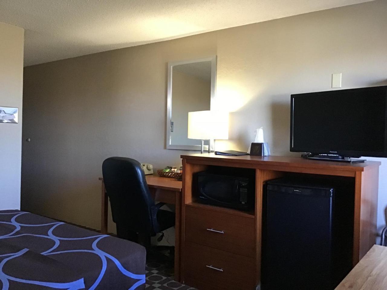 Super 8 By Wyndham Miles City Exterior photo